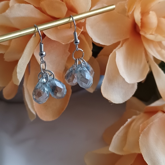 Powder Blue Crystal Bead Clusters - Picture 4 of 8